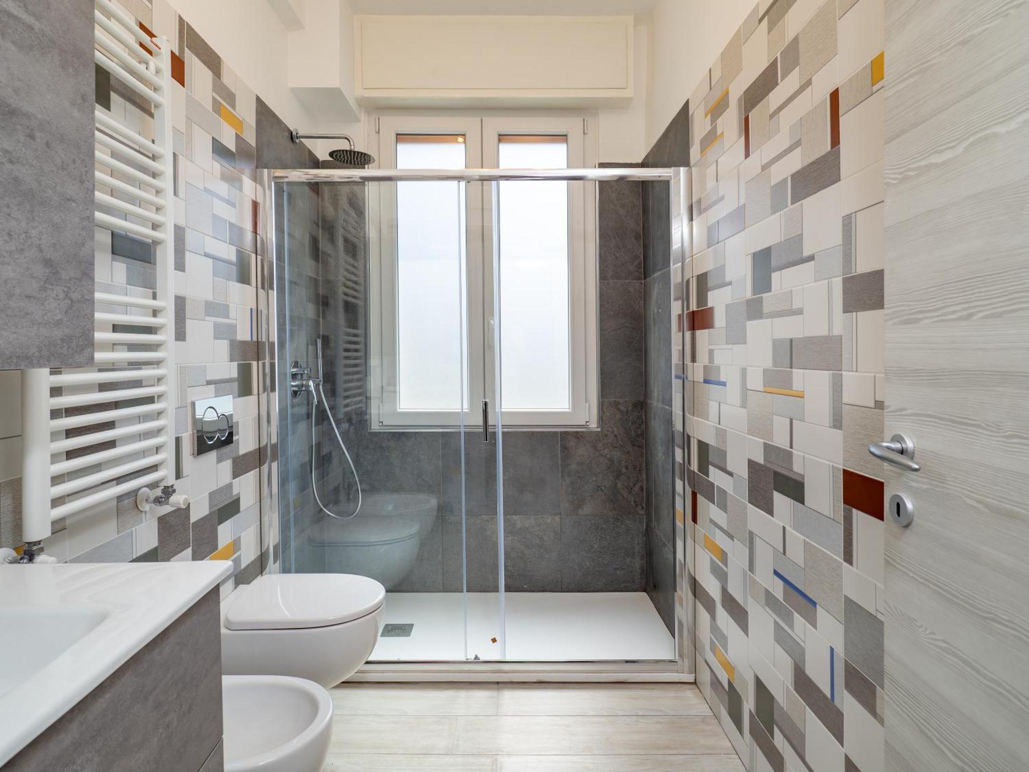 Appartamento Modern 2br With Private Balcony, Steps To Metro Milano